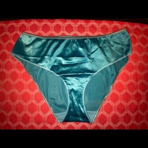 VINTAGE Victoria’s Secret 2nd skinsatin panties XL
